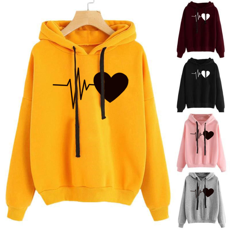 Holly – Damen Streetwear Hoodie mit Herzmuster