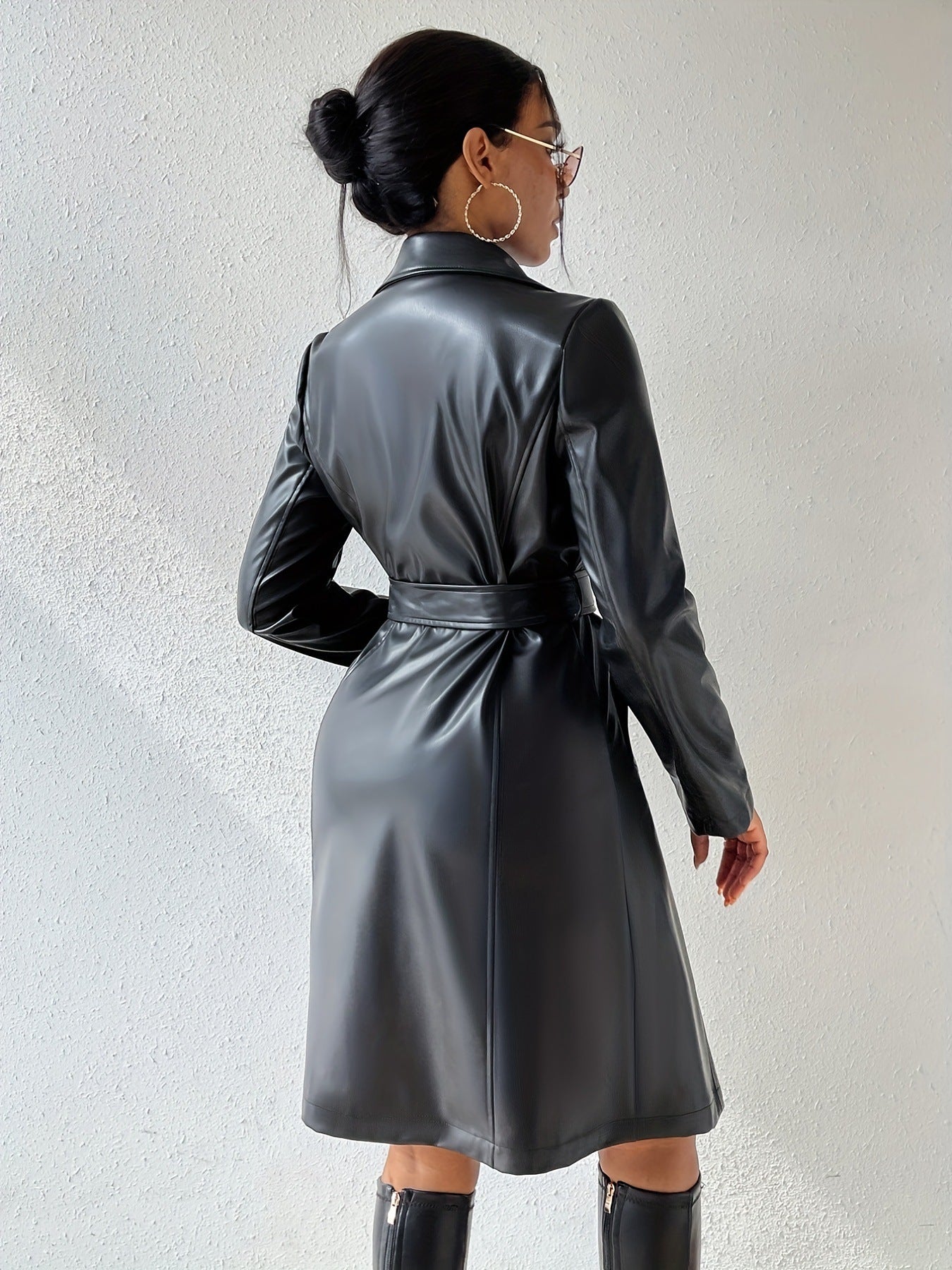 Rebecca – Langer Trenchcoat aus PU-Leder mit Taschen