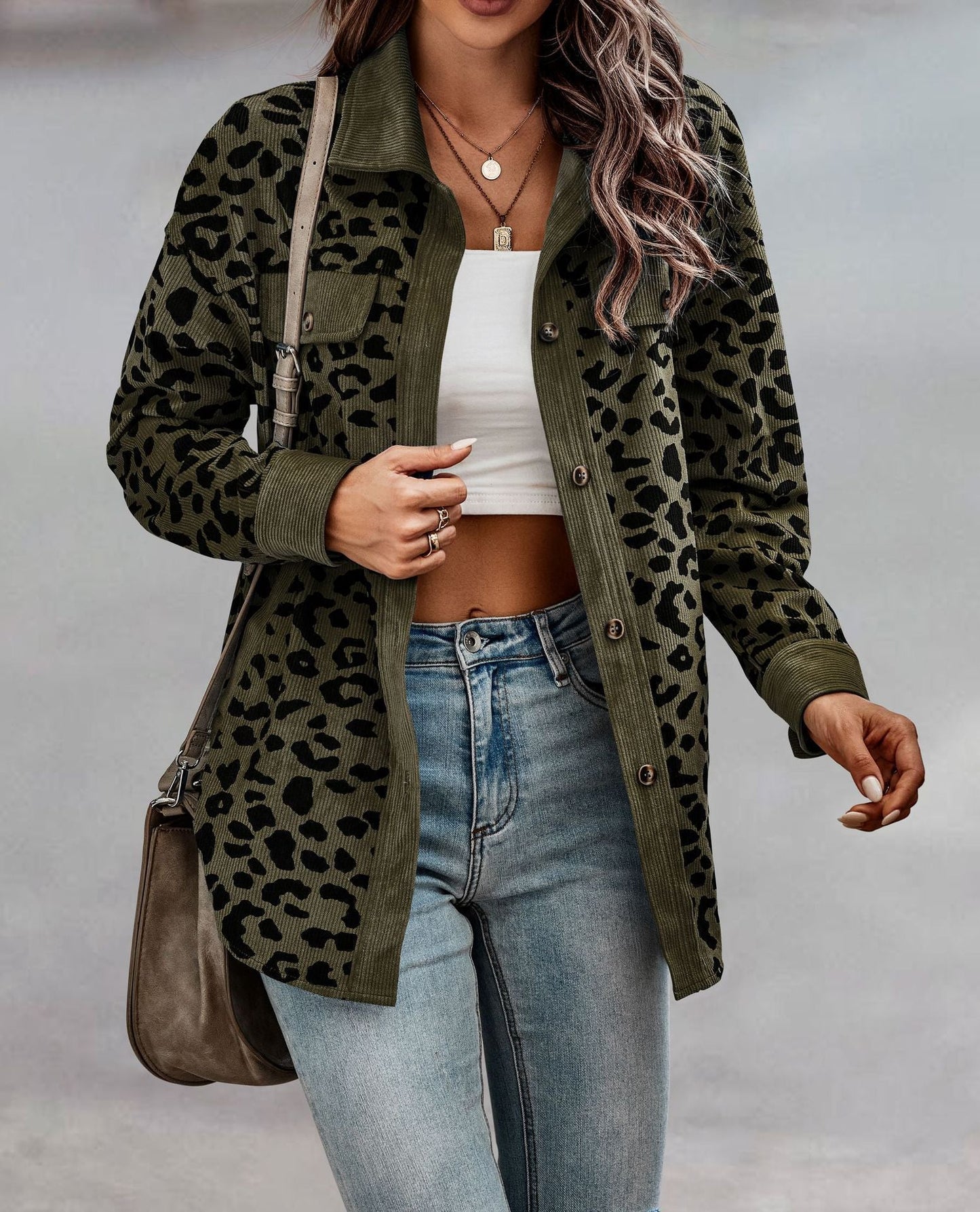 Jenny – Damenjacke mit Leopardenmuster und Knöpfen