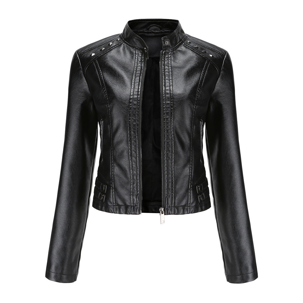 Leanne – Nietenbesetzte Damen-Lederjacke mit langen Ärmeln
