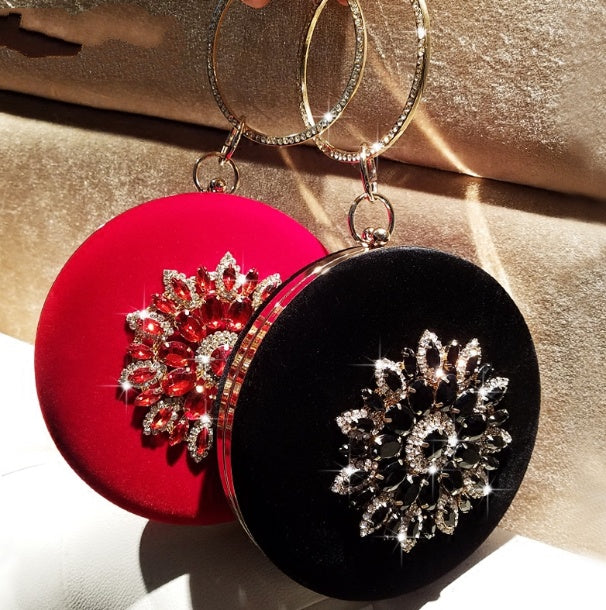 Heather – Runde Damenhandtasche aus Samt mit Diamantring