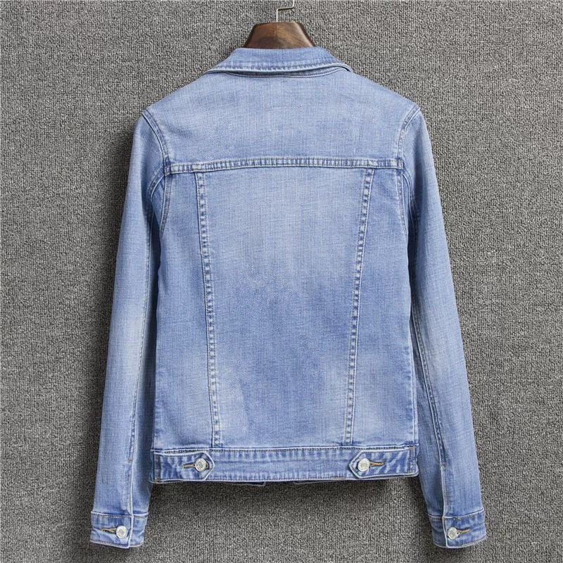 Aidana – Schlanke Frauenjacke aus Denim