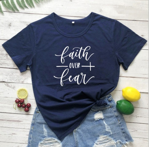 Lily – Christliches T-Shirt für Frauen mit Glaubensbotschaft