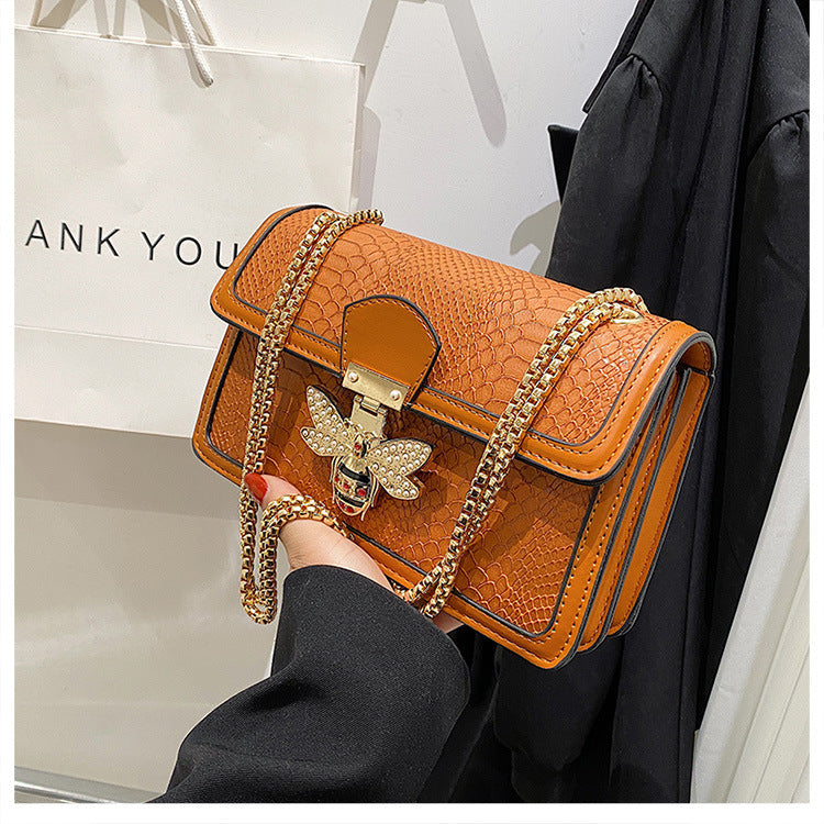 Sarah – Trendige Retro-Umhängetasche mit Kettendetail