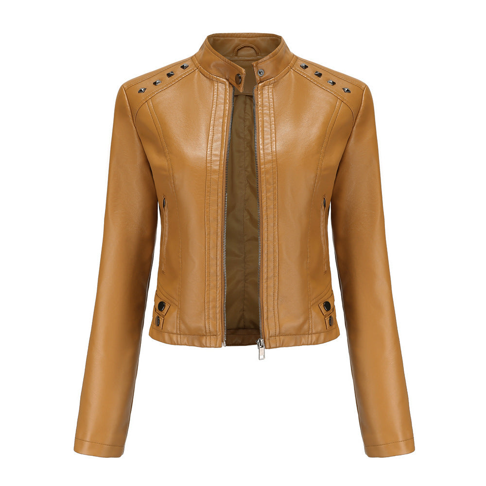 Leanne – Nietenbesetzte Damen-Lederjacke mit langen Ärmeln