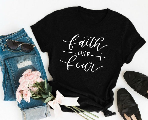 Lily – Christliches T-Shirt für Frauen mit Glaubensbotschaft