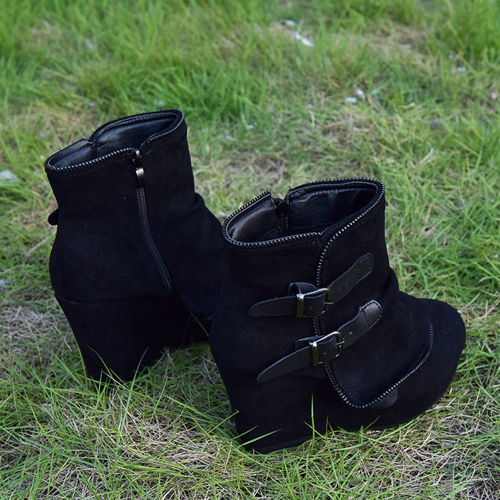 Lynda – Winterliche Plateau-Stiefeletten mit Keilabsatz