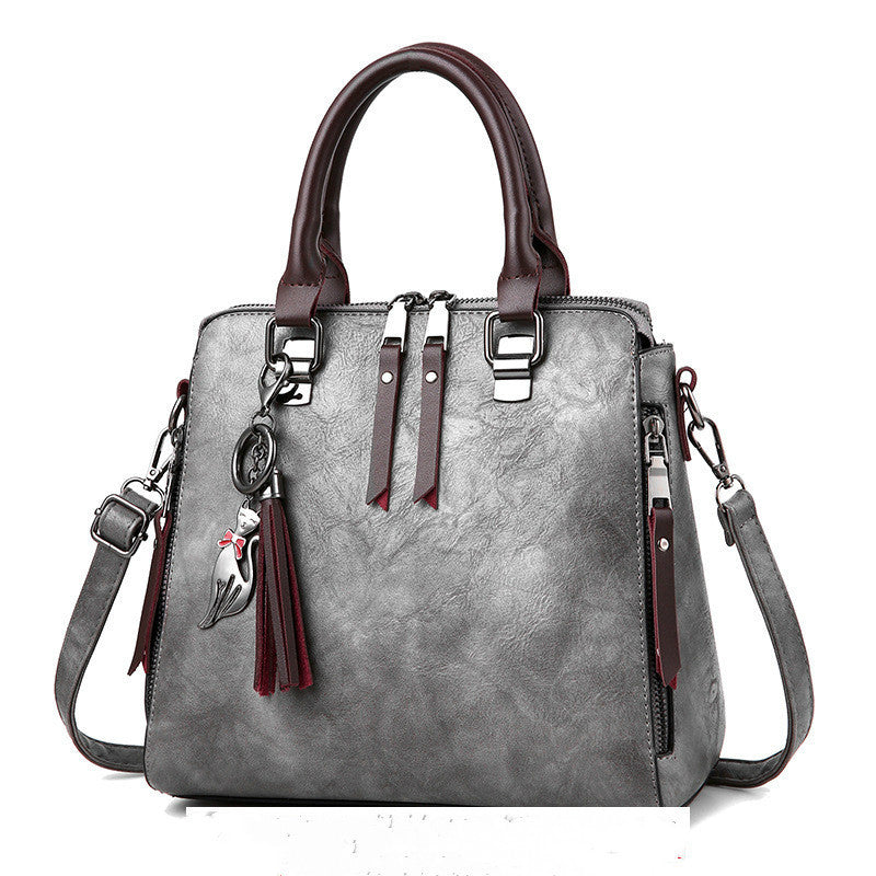 Audrey – Große Damenhandtasche mit veganem Leder und Quaste