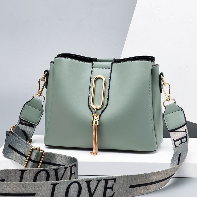 Marion – Schultertasche für Damen mit trendigem Design