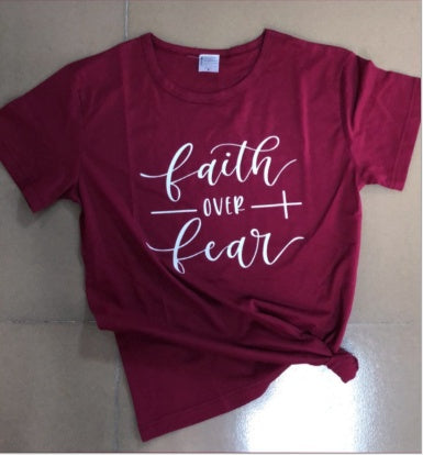 Lily – Christliches T-Shirt für Frauen mit Glaubensbotschaft