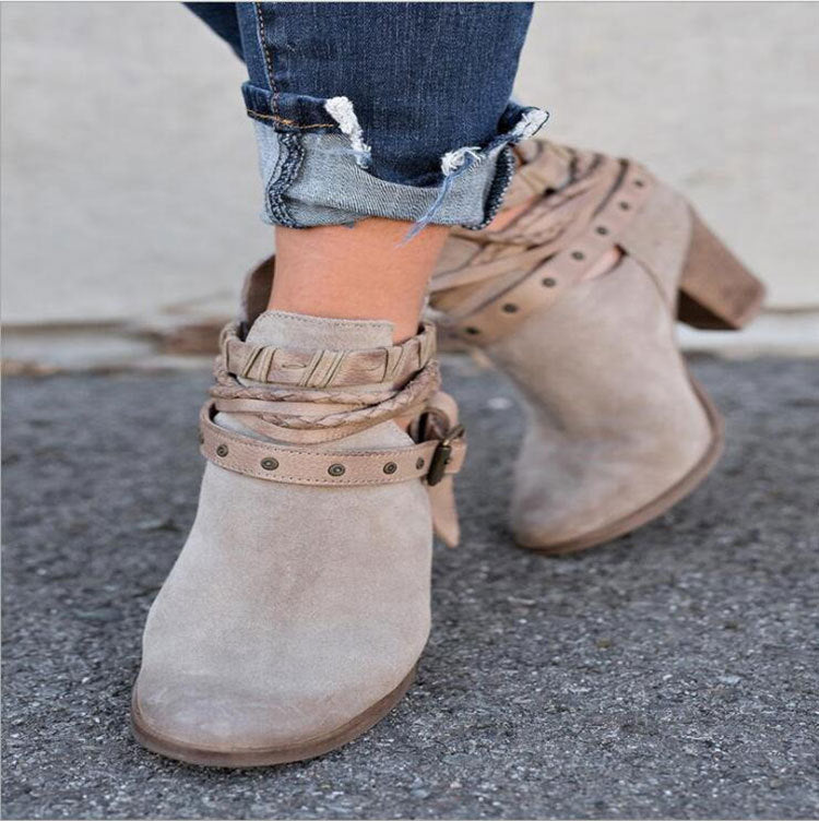 Shirley – Hohe Damen-Martin-Stiefel mit Nieten und Schnallen