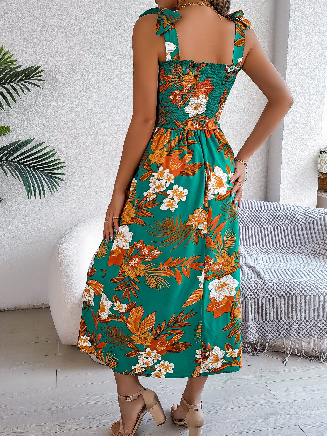 Alice – Langes Damenkleid mit Blumenmuster und Korsett