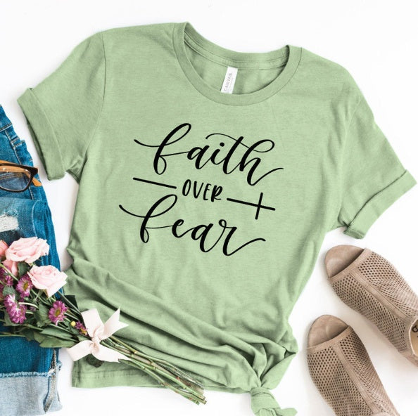 Lily – Christliches T-Shirt für Frauen mit Glaubensbotschaft
