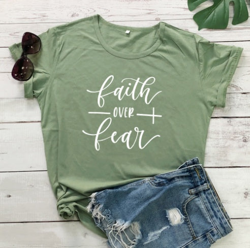 Lily – Christliches T-Shirt für Frauen mit Glaubensbotschaft