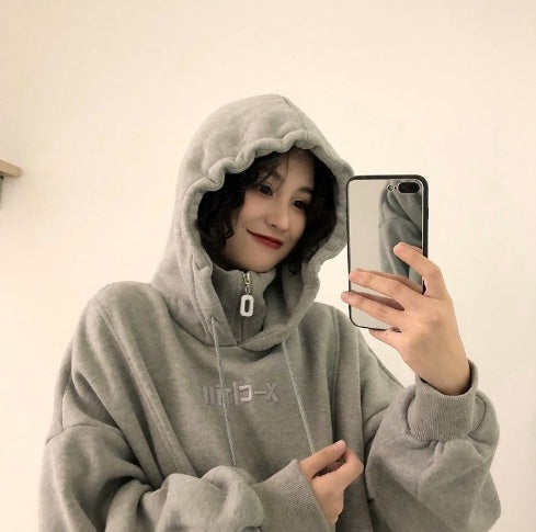 Barbara – Damen Kapuzenpullover mit Stickerei und Samtfutter