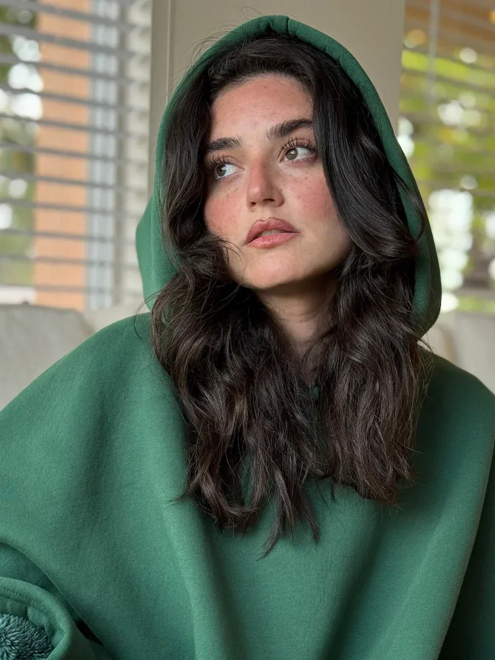 Damen Oversize Hoodie-Decke – Kuschelige Kapuzen-Decke für Zuhause und unterwegs