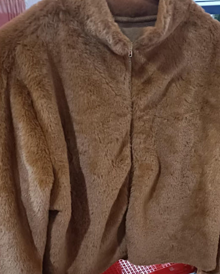 Gillian – Modischer Plüschkragen Winterjacke mit Reißverschluss