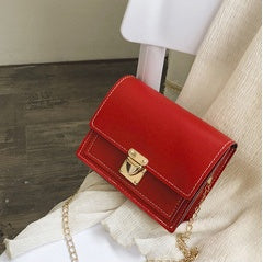 Marie – Schultertasche mit Kette und Retro-Design
