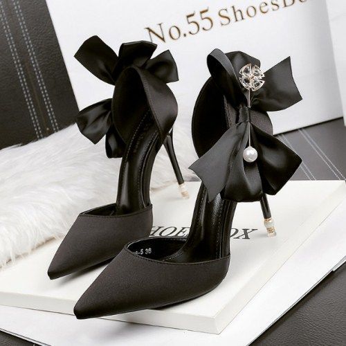 Jasmine – Spitzenschuhe mit Schleife