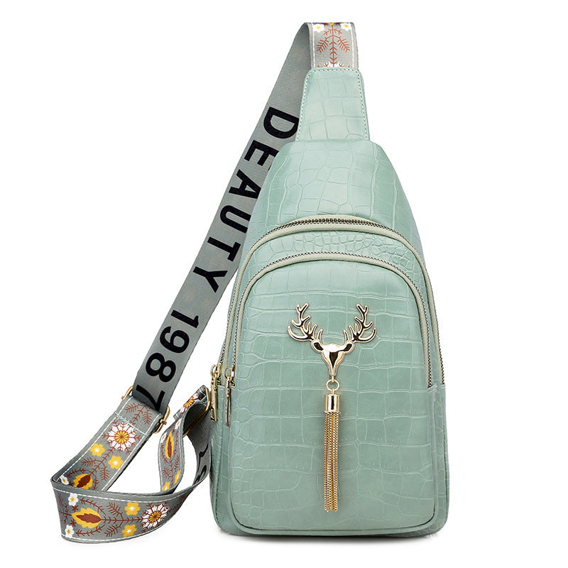 Abigail – Crossbody-Tasche mit Hirschquasten und modischer Stickerei