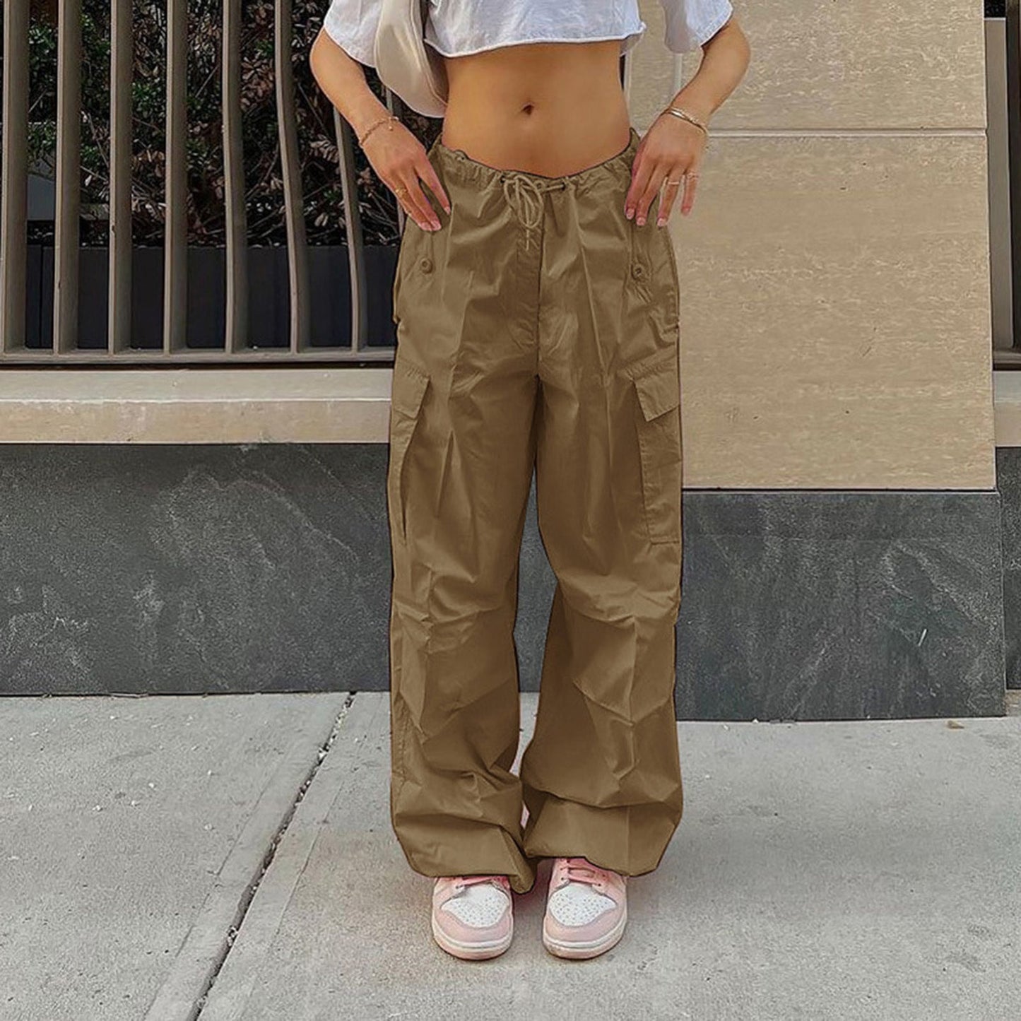 Ruby – Modische Damen-Cargohose mit Kordelzug und Taschen