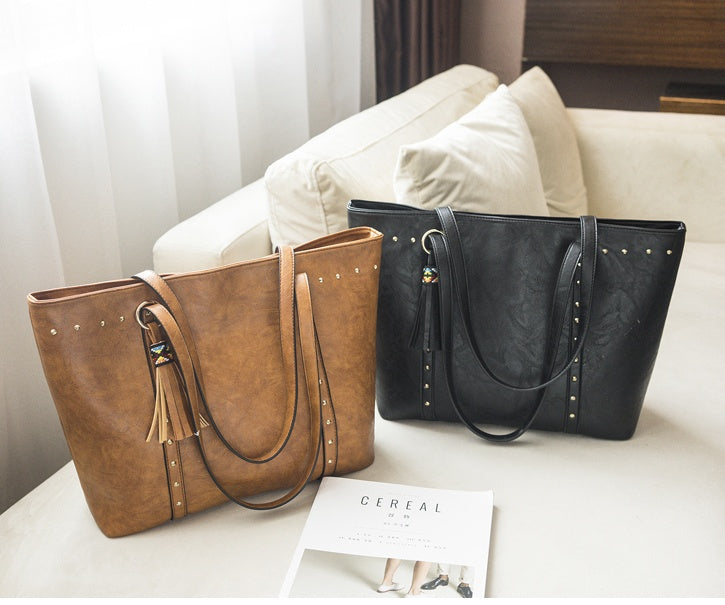 Lucy – Schultertasche für Damen