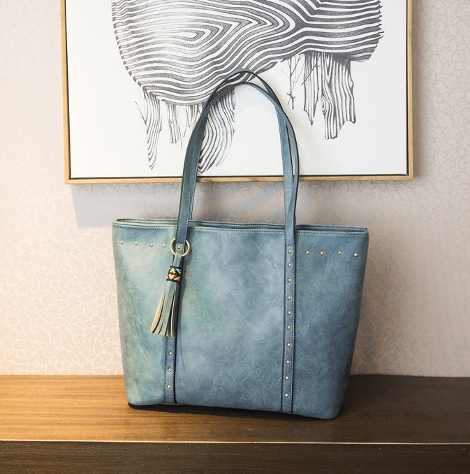 Lucy – Schultertasche für Damen
