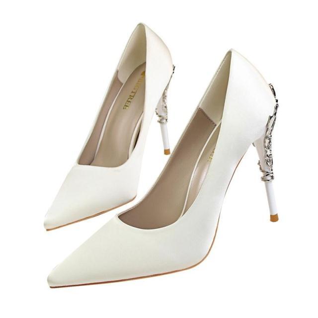 Sue – Modische Damenschuhe mit eleganten Details