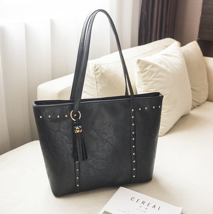 Lucy – Schultertasche für Damen