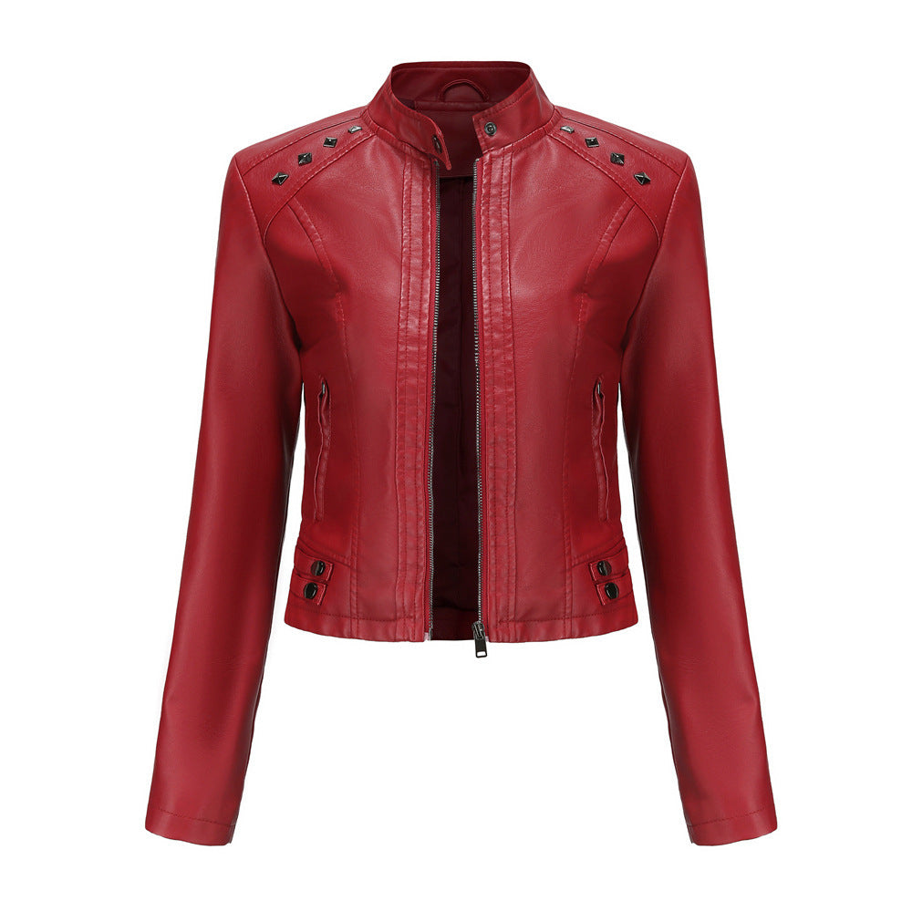 Leanne – Nietenbesetzte Damen-Lederjacke mit langen Ärmeln
