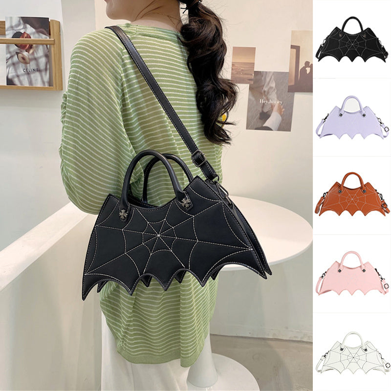 Phoebe – Fledermaus Umhängetasche mit Spinnennetz-Design