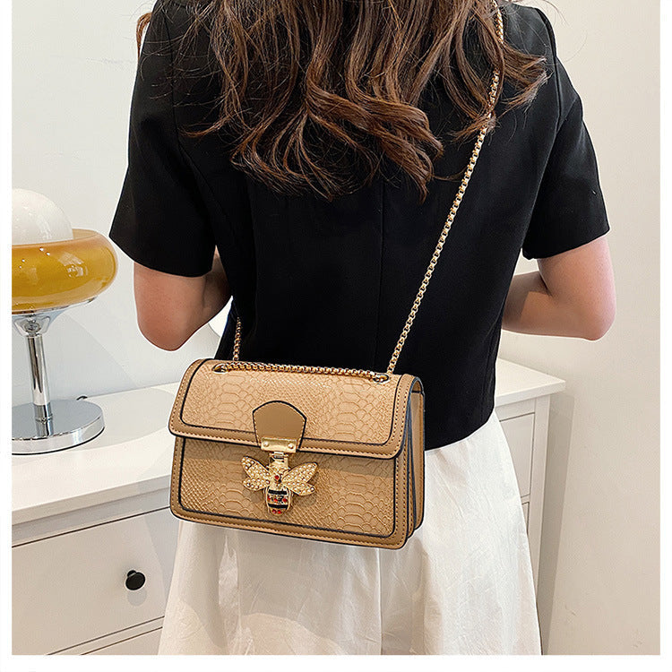 Sarah – Trendige Retro-Umhängetasche mit Kettendetail