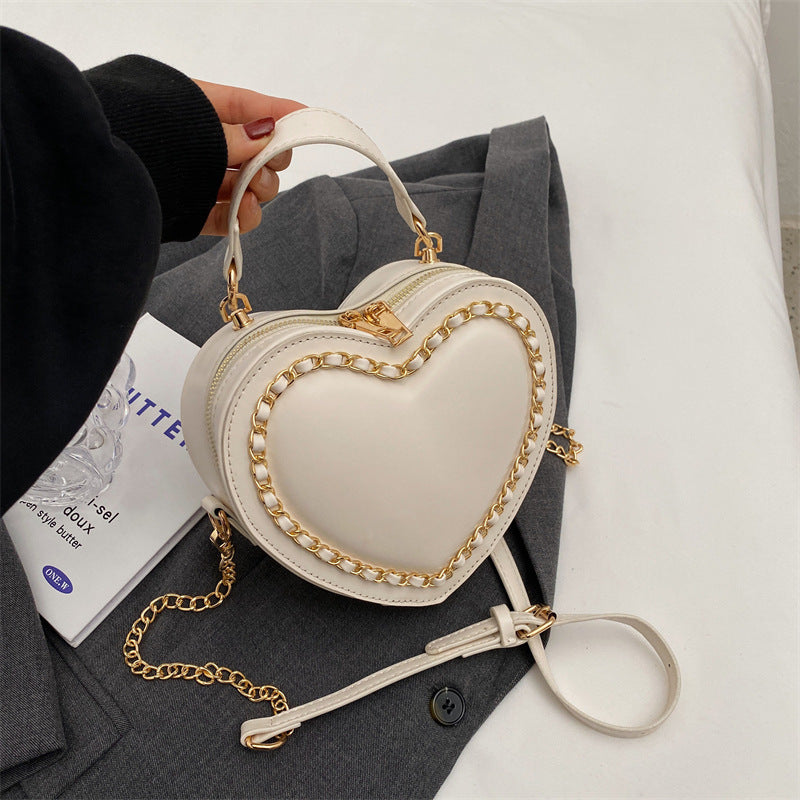 Julia – Große Damen Schultertasche mit Kette