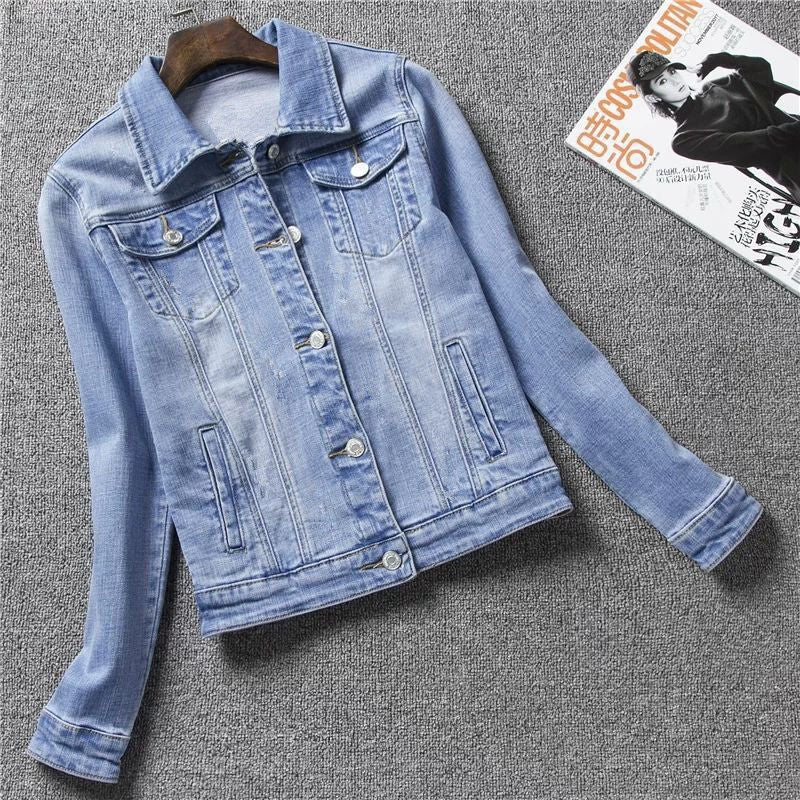 Aidana – Schlanke Frauenjacke aus Denim
