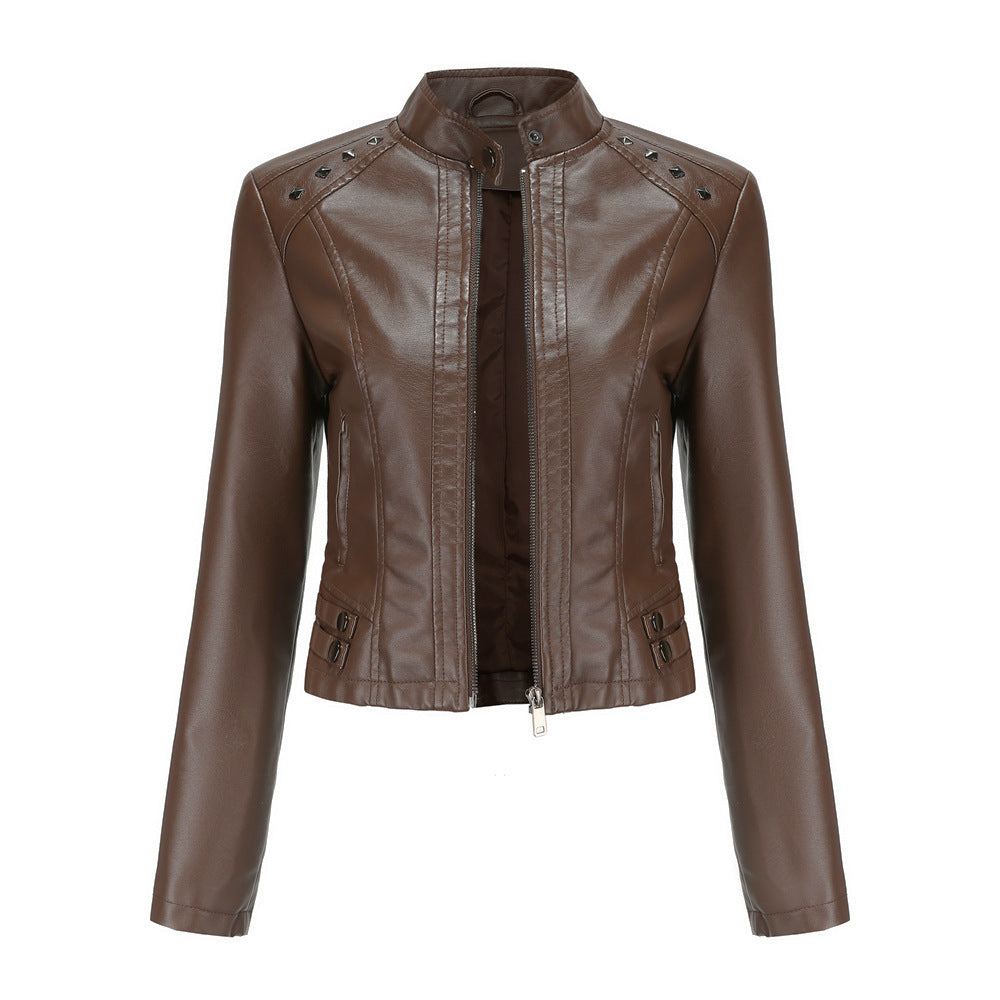 Leanne – Nietenbesetzte Damen-Lederjacke mit langen Ärmeln