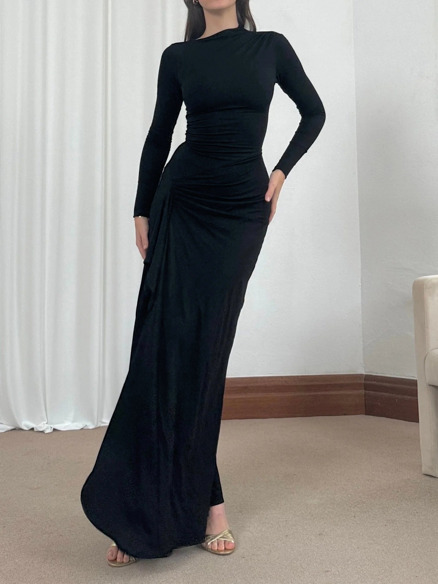 Laura – Asymmetrisches Langarm Kleid für Damen