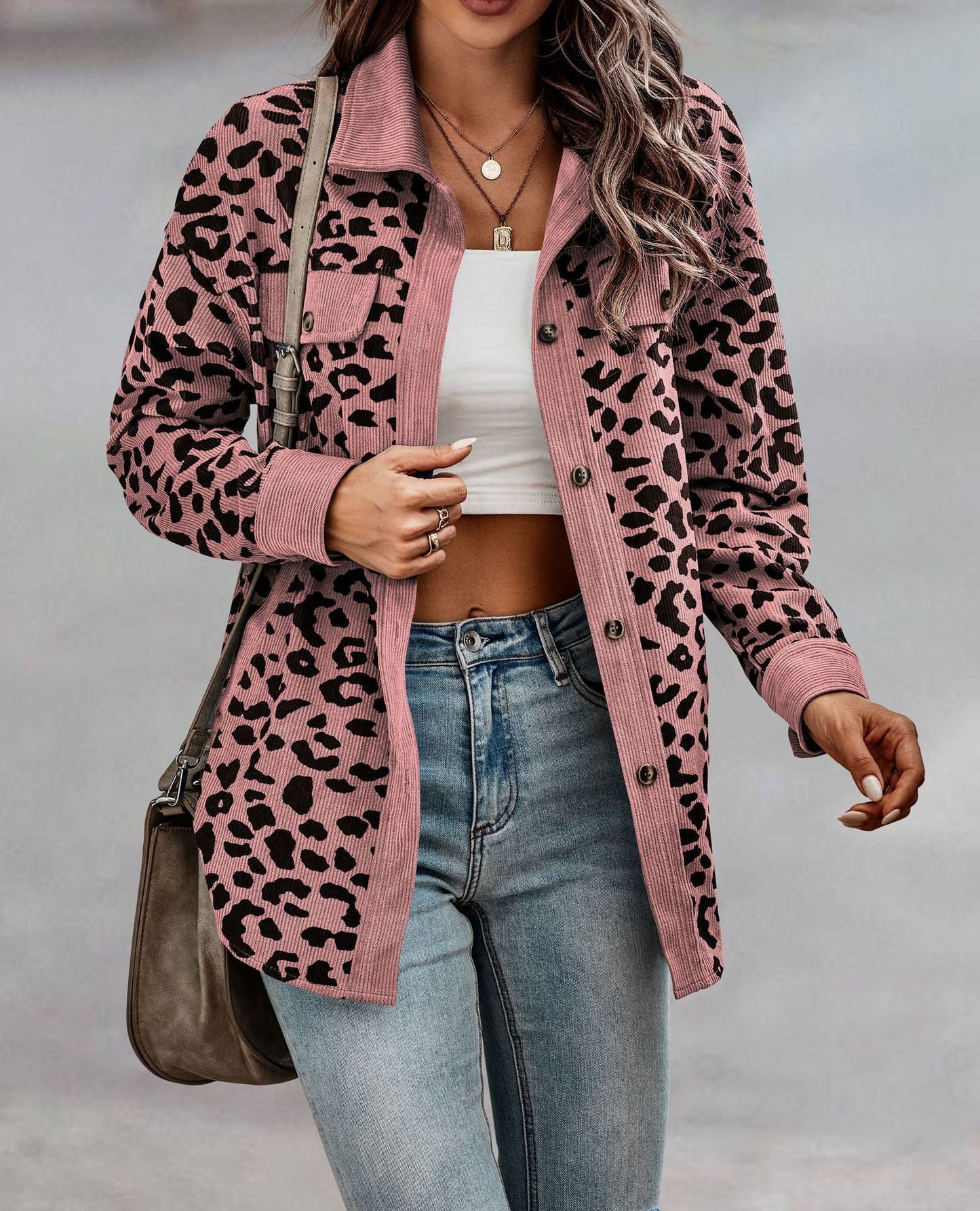 Jenny – Damenjacke mit Leopardenmuster und Knöpfen