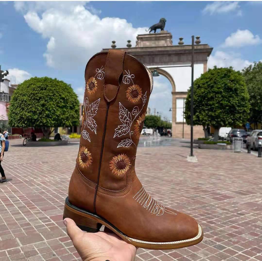 Zoe – Bestickte Sonnenblumen Martin Stiefel