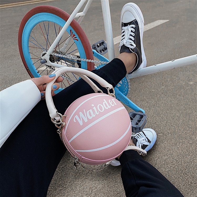 Louise – Basketballförmige Damenhandtasche mit Kette