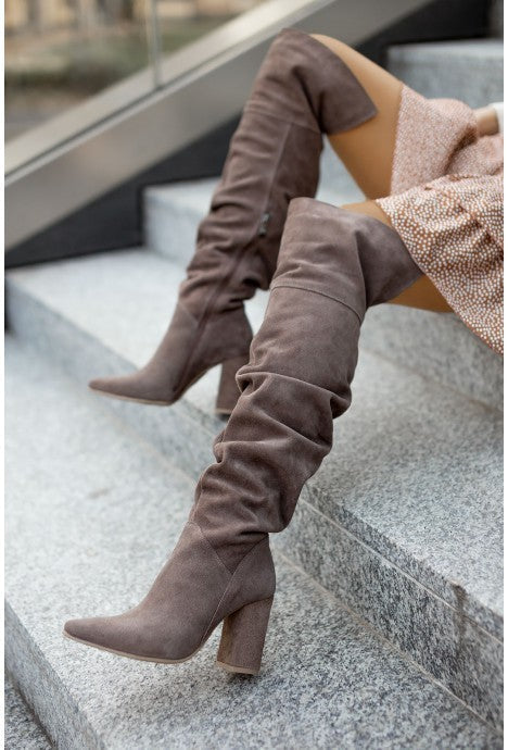 Zoe – Damen Overknee-Stiefel aus Wildleder mit hohem Absatz