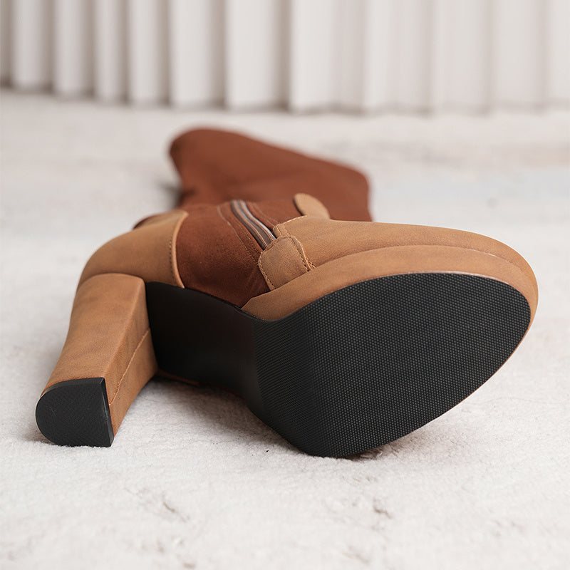 Barbara – Damen Stiefel mit elastischem Wildleder und hohem Blockabsatz