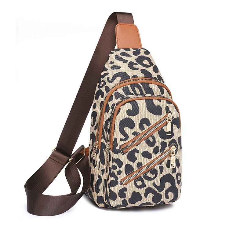 Natasha – Leopard Slingtasche mit Kopfhöreranschluss