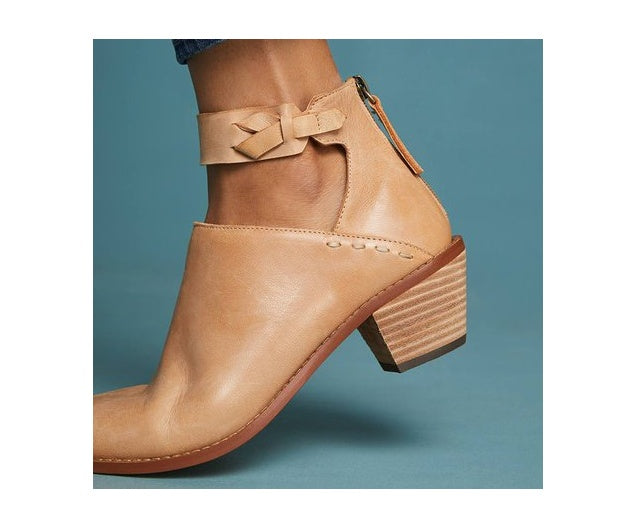 Jessie – Damen-Schnittstiefeletten mit Schnallenriemen