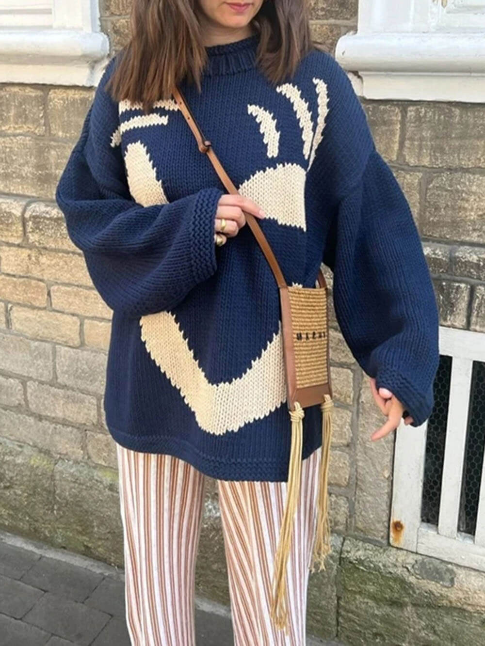 Damen Strickpullover Happy Sunday mit abstraktem Gesichtsmotiv – Komfortabler Freizeit-Look