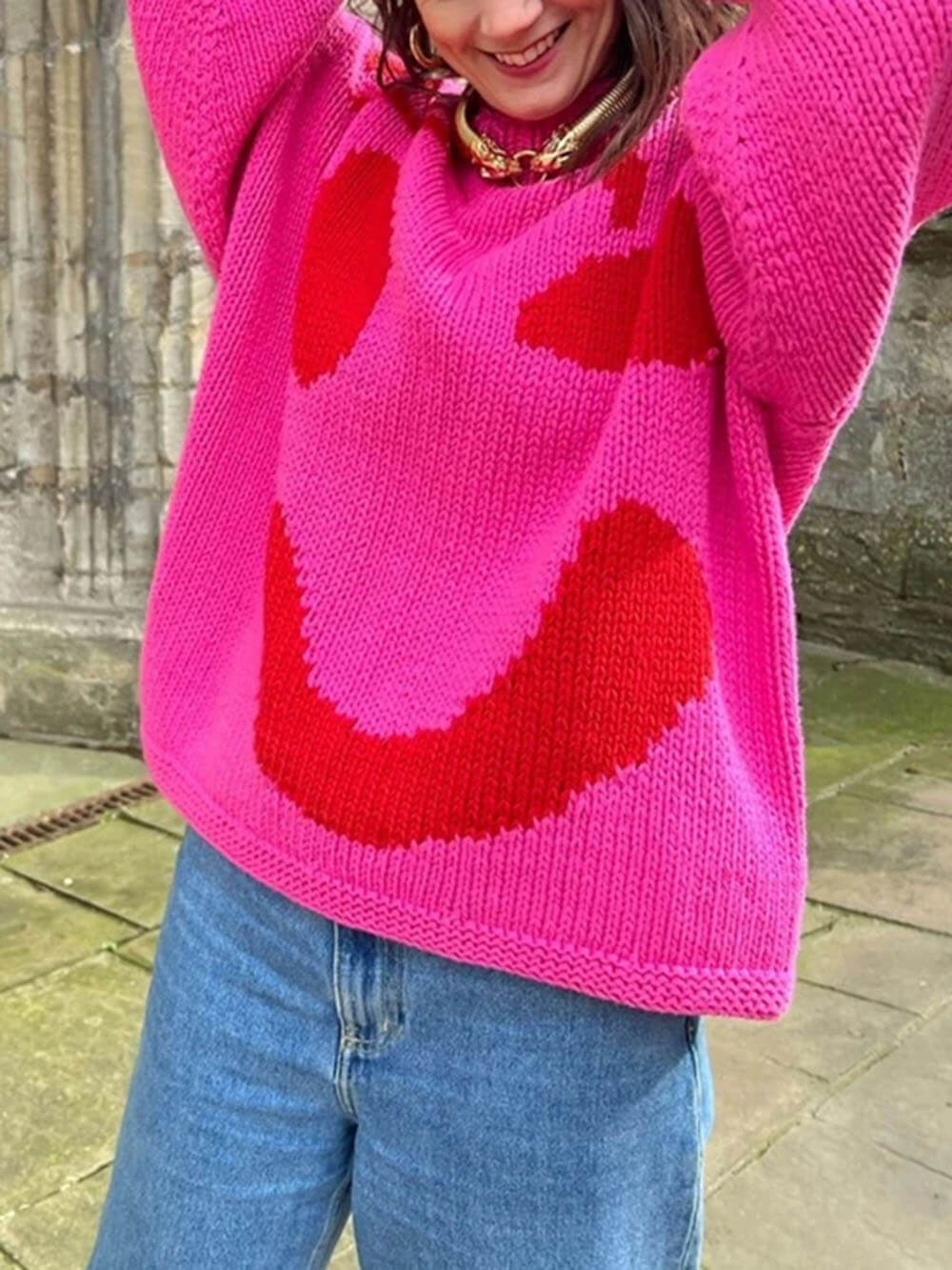 Damen Strickpullover Happy Sunday mit abstraktem Gesichtsmotiv – Komfortabler Freizeit-Look
