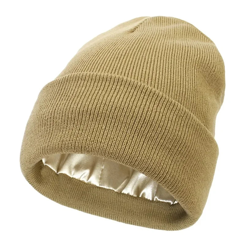 Susan – Flauschige Damenstrickmütze mit Seidensatin-Futter