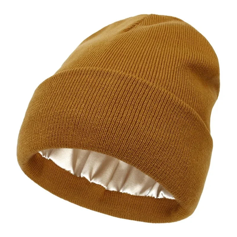 Susan – Flauschige Damenstrickmütze mit Seidensatin-Futter