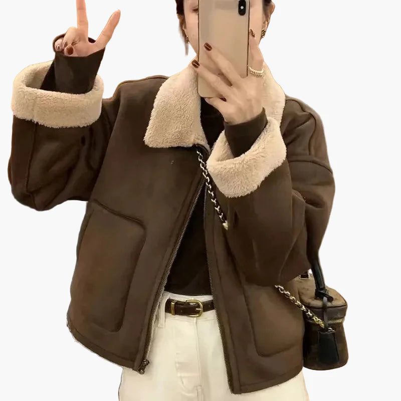 Damen Kurzjacke im Lässig-Stil mit Teddykragen – Perfekt für Herbst und Winter