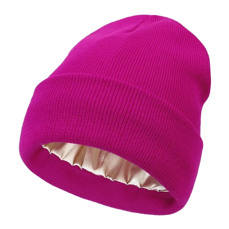 Susan – Flauschige Damenstrickmütze mit Seidensatin-Futter