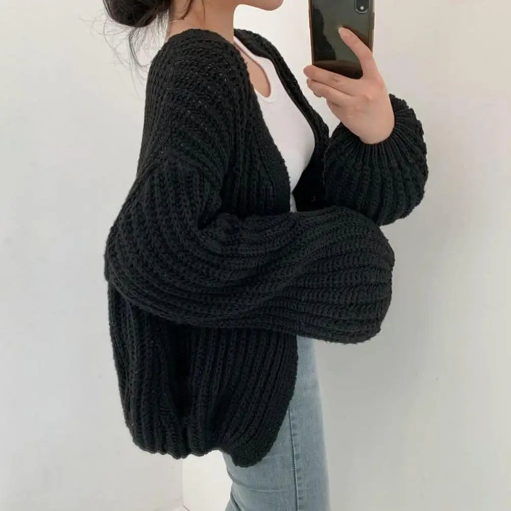 Amelie – Damen Strickjacke mit V-Ausschnitt und langen Laternenärmeln